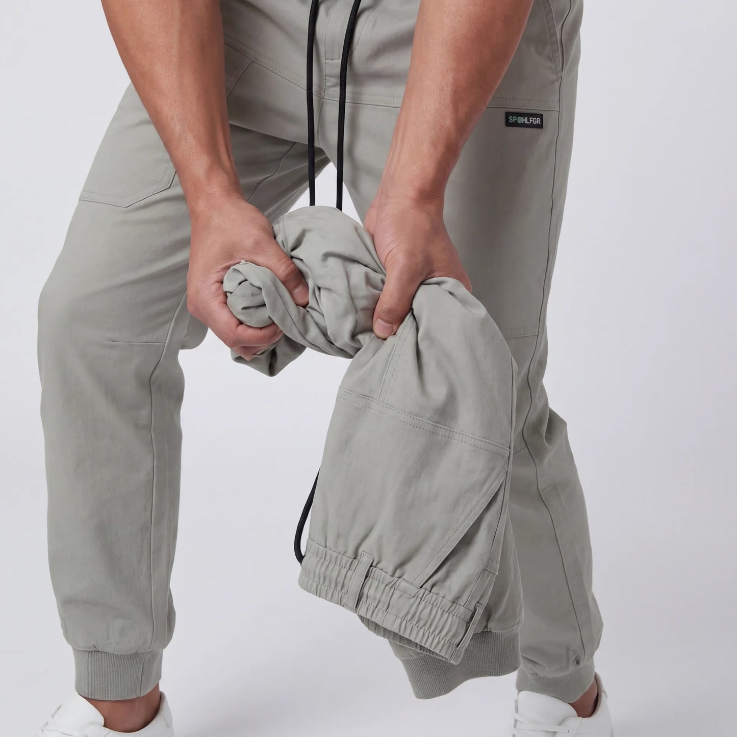 Comfortable cargo pants with great storage capacity 