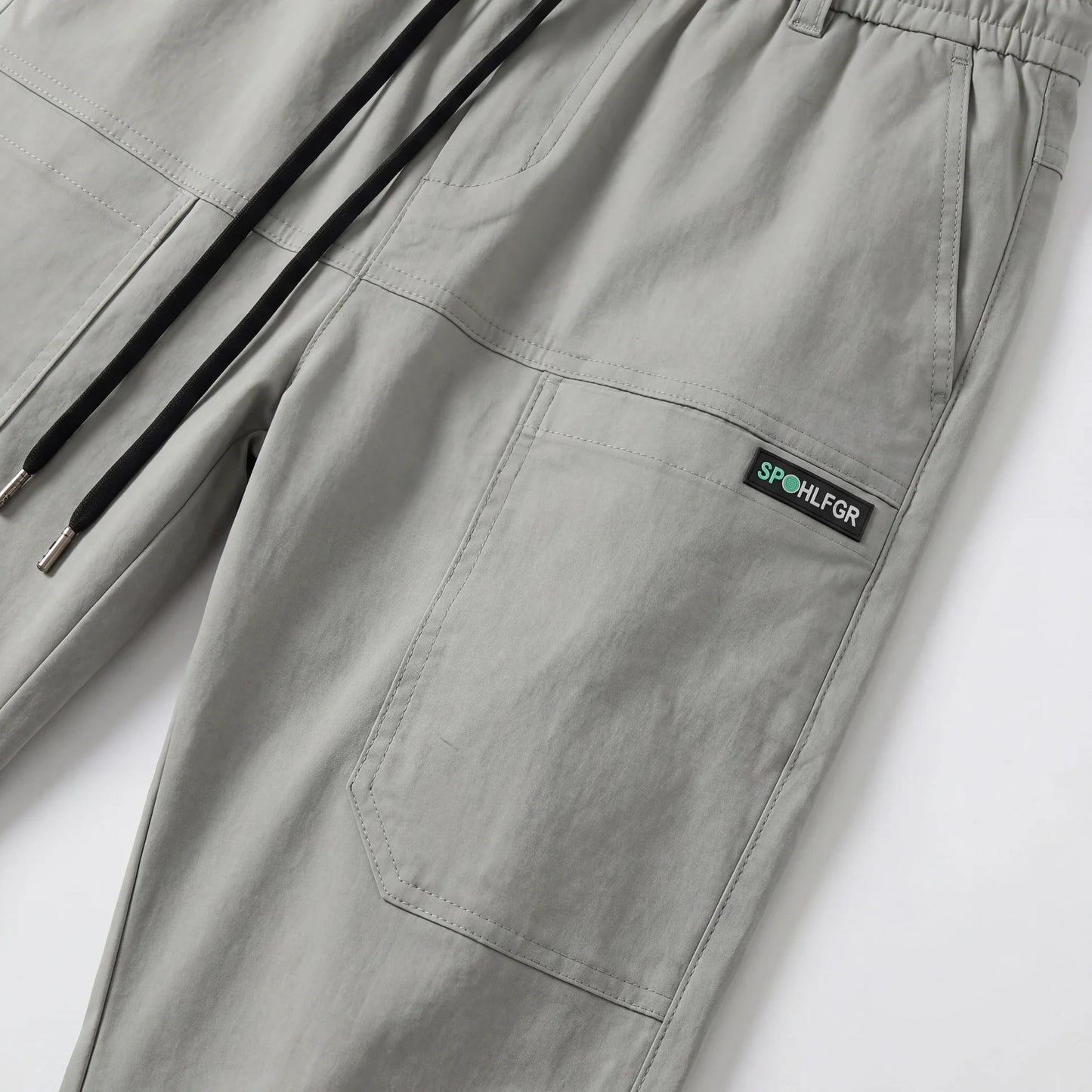 Comfortable cargo pants with great storage capacity 