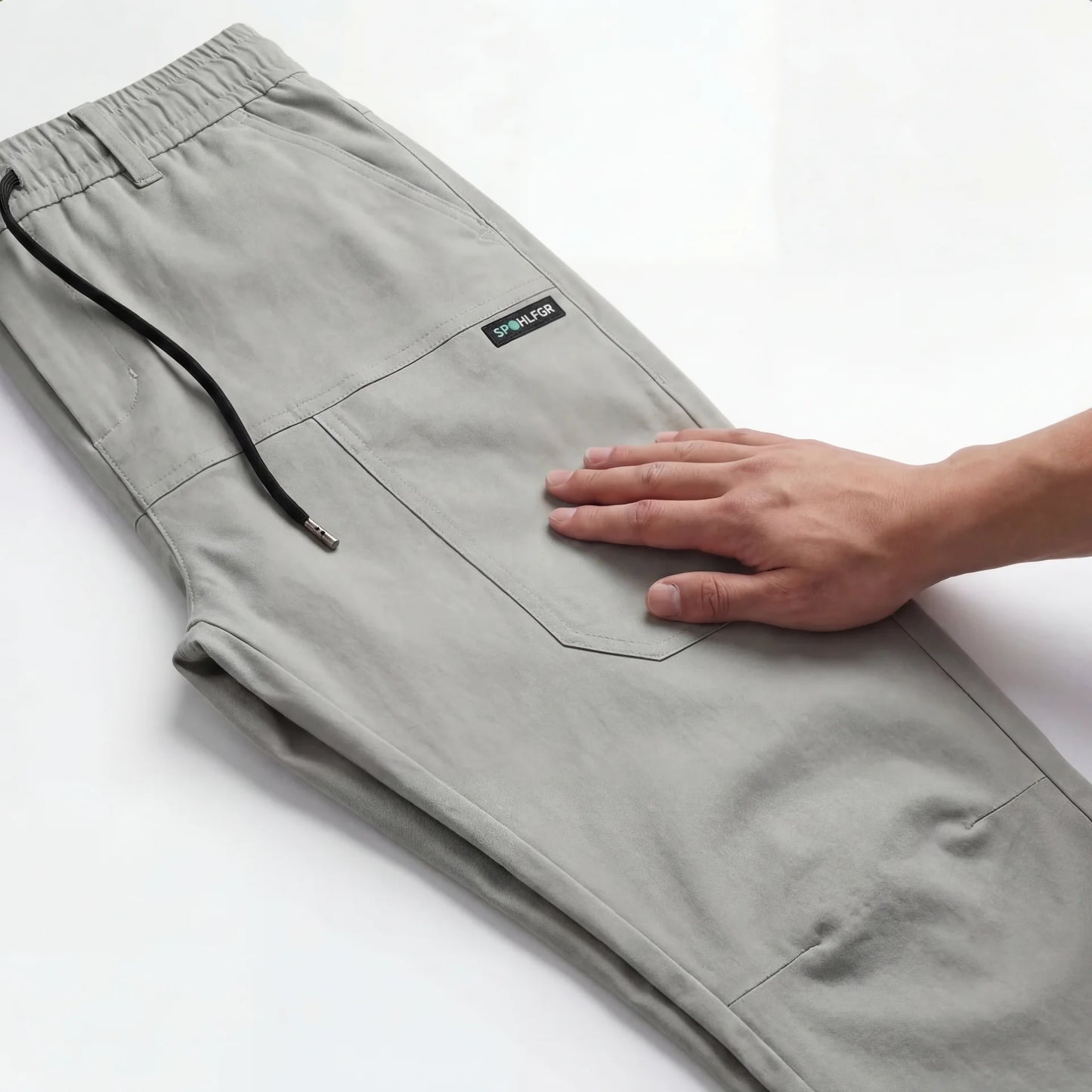 Comfortable cargo pants with great storage capacity 