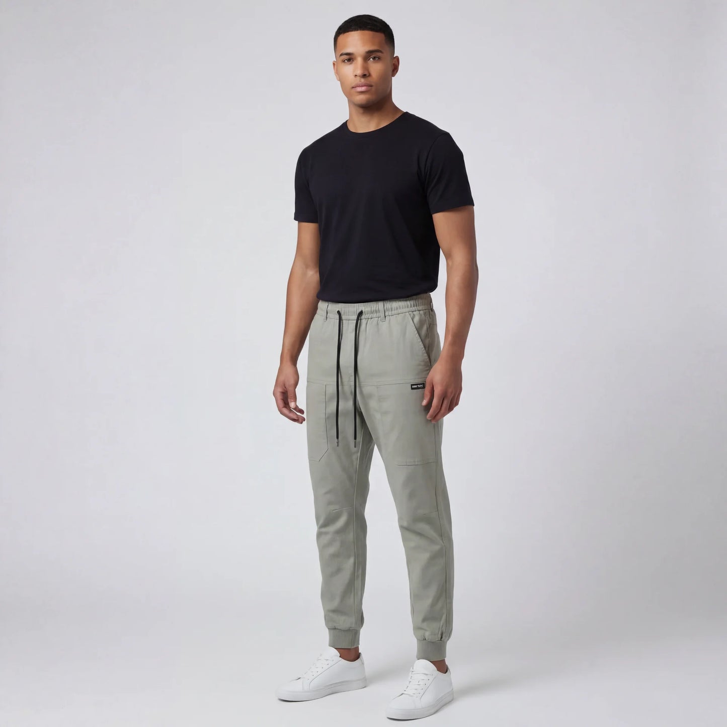 Comfortable cargo pants with great storage capacity 